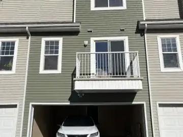 3 Bedroom Townhouse Edmonton AB 103541851