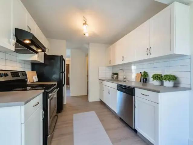 3 Bedroom Townhouse Edmonton AB 103651326