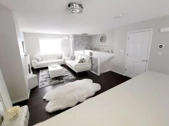 3 Bedroom Townhouse Edmonton AB 103739576