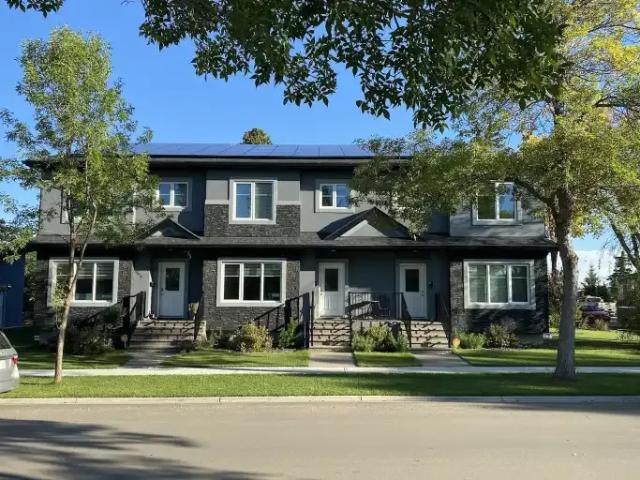 3 Bedroom Townhouse Edmonton AB 104066982