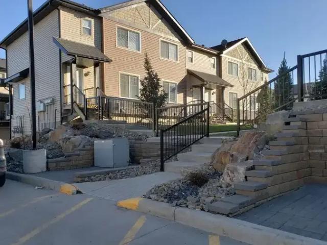 3 Bedroom Townhouse Edmonton AB 104179865