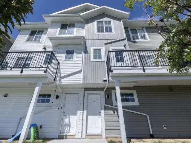 3 Bedroom Townhouse Edmonton AB 104182073