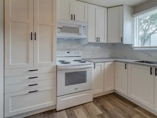 3 Bedroom Townhouse Edmonton AB 104182003