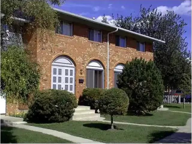 3 Bedroom Townhouse Edmonton AB 104106099