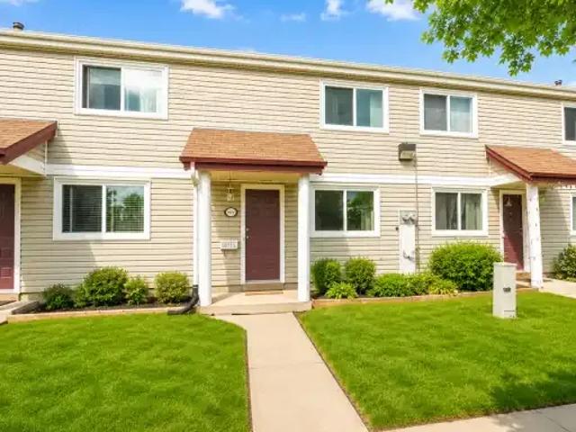 3 Bedroom Townhouse Edmonton AB 104256786