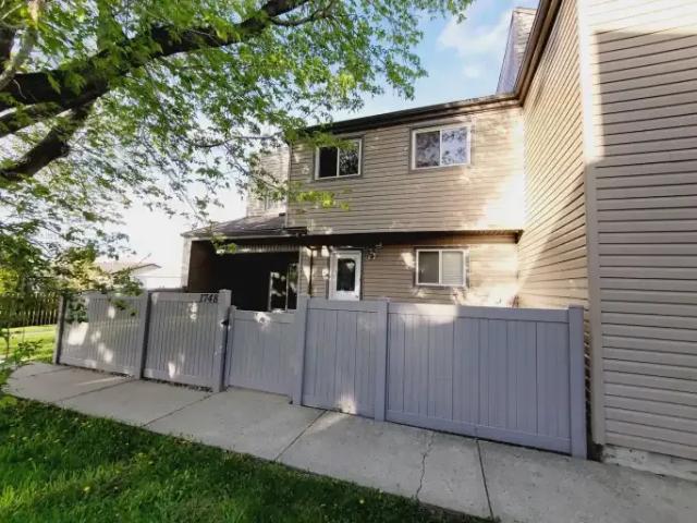 3 Bedroom Townhouse Edmonton AB 104257167