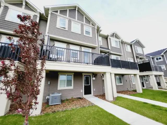 3 Bedroom Townhouse Edmonton AB 104257168