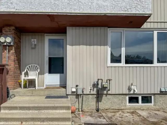 3 Bedroom Townhouse Edmonton AB 104362632