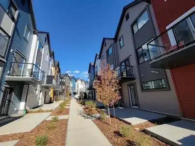 3 Bedroom Townhouse Edmonton AB 104401656