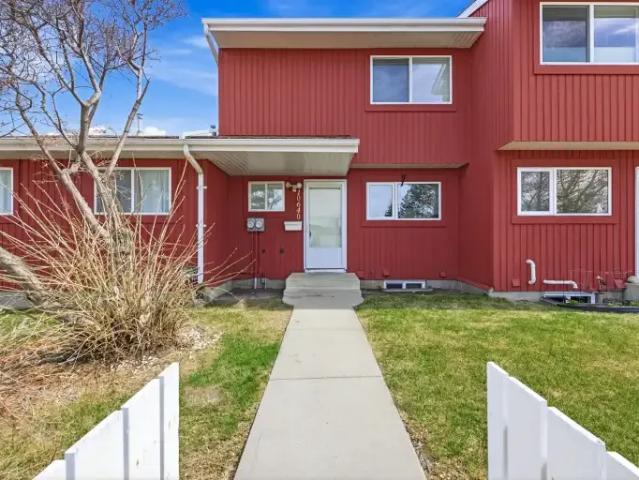 3 Bedroom Townhouse Edmonton AB 104753964