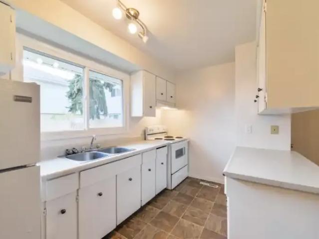 3 Bedroom Townhouse Edmonton AB 104875500
