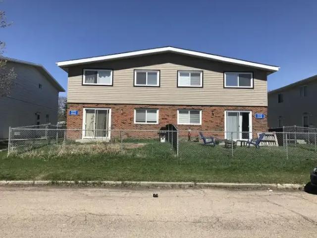 3 Bedroom Townhouse Edmonton AB 104876833
