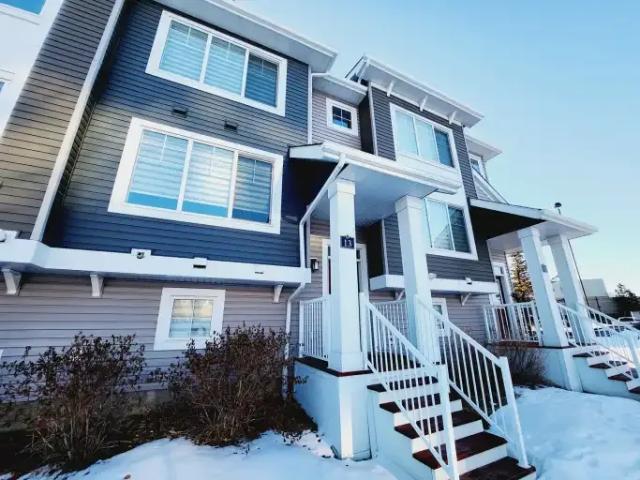 3 Bedroom Townhouse Edmonton AB 104940935
