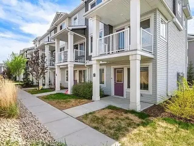 3 Bedroom Townhouse Edmonton AB 104957629