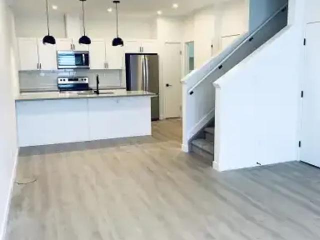 3 Bedroom Townhouse Edmonton AB 104972697