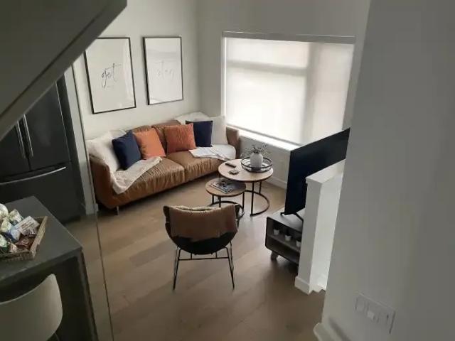 3 Bedroom Townhouse Edmonton AB 104986024