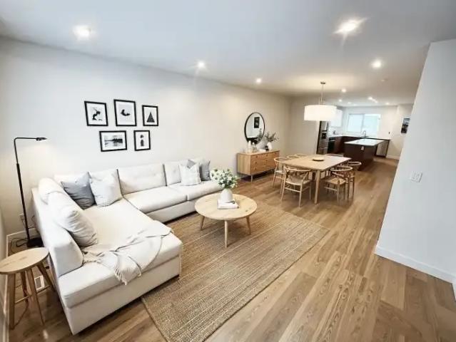3 Bedroom Townhouse Edmonton AB 105047860