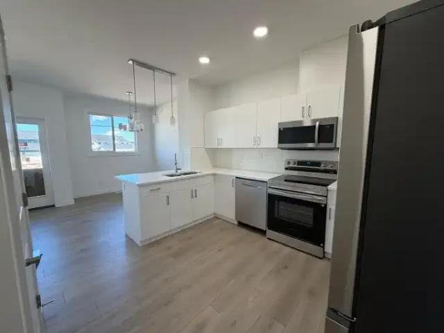 3 Bedroom Townhouse Edmonton AB 105047959