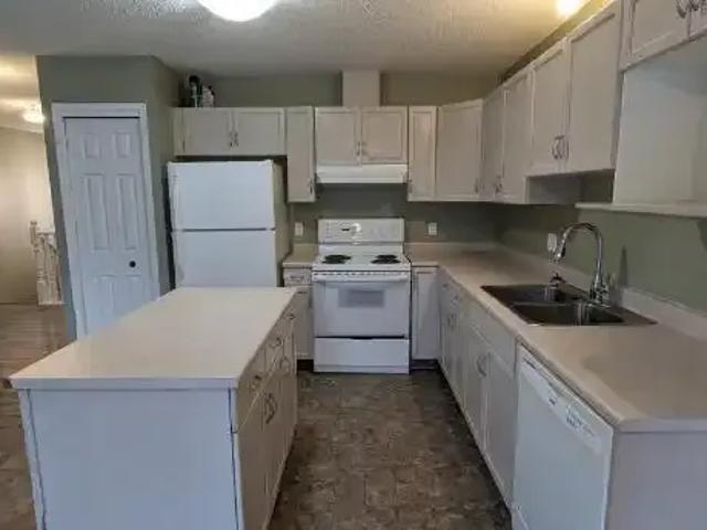 3 Bedroom Townhouse Edmonton AB 105071439