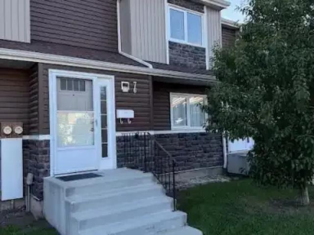 3 Bedroom Townhouse Edmonton AB 105087474
