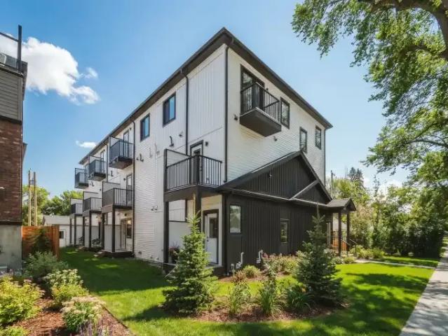 3 Bedroom Townhouse Edmonton AB 105167175