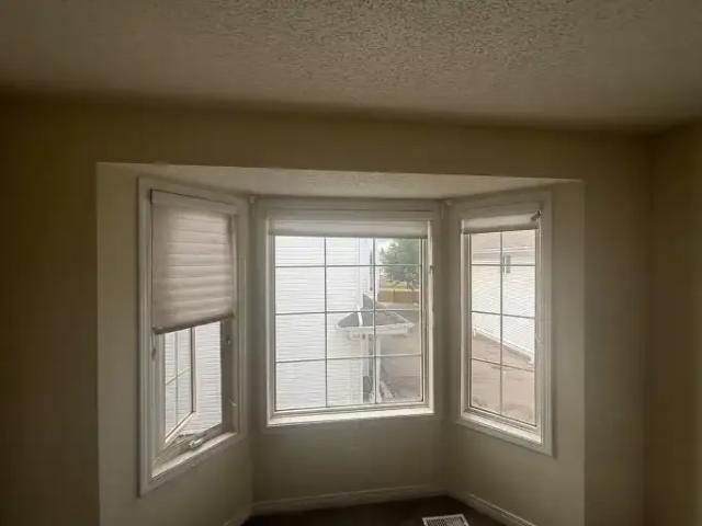 3 Bedroom Townhouse Edmonton AB 105185821