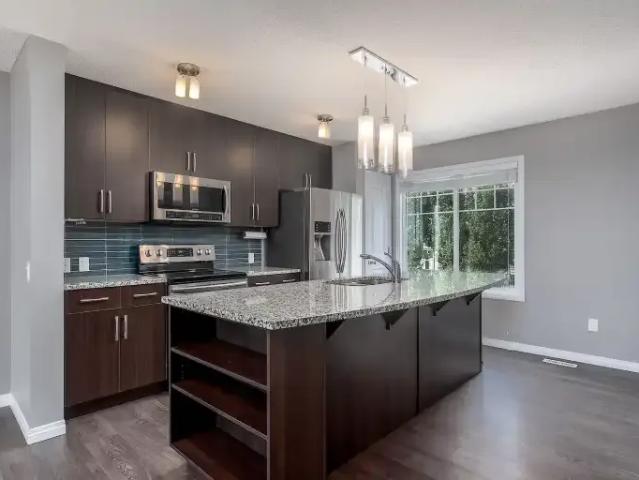 3 Bedroom Townhouse Edmonton AB 105198316