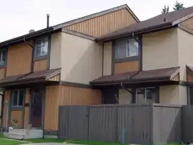 3 Bedroom Townhouse Edmonton AB 105100365