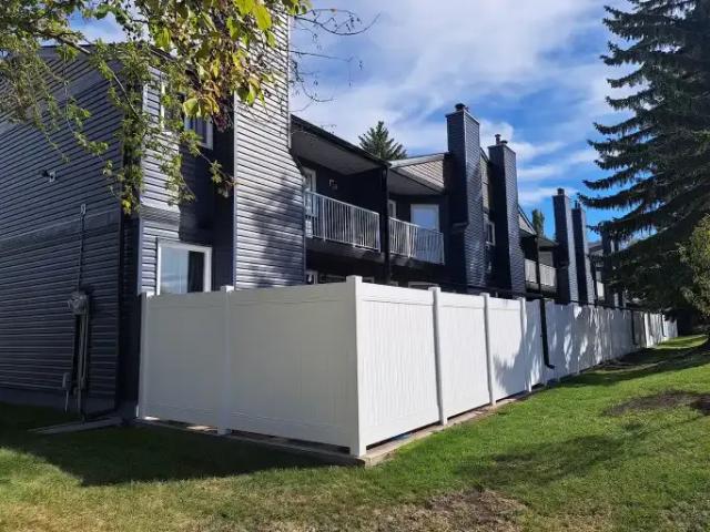 3 Bedroom Townhouse Edmonton AB 105100397