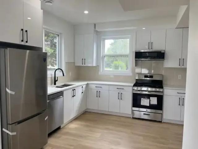 3 Bedroom Townhouse Edmonton AB 105100783