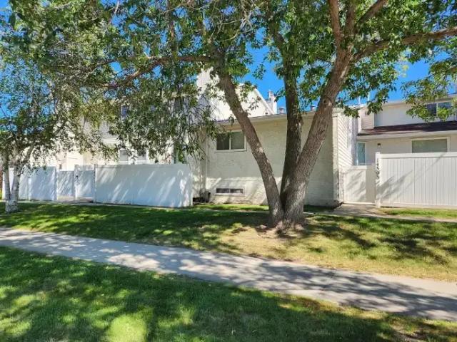 3 Bedroom Townhouse Edmonton AB 105226654