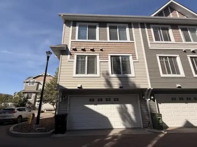 3 Bedroom Townhouse Edmonton AB 105226661