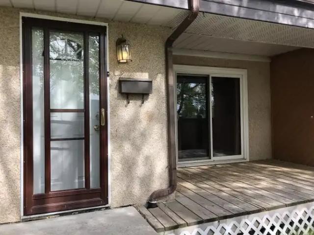 3 Bedroom Townhouse Edmonton AB 105235048