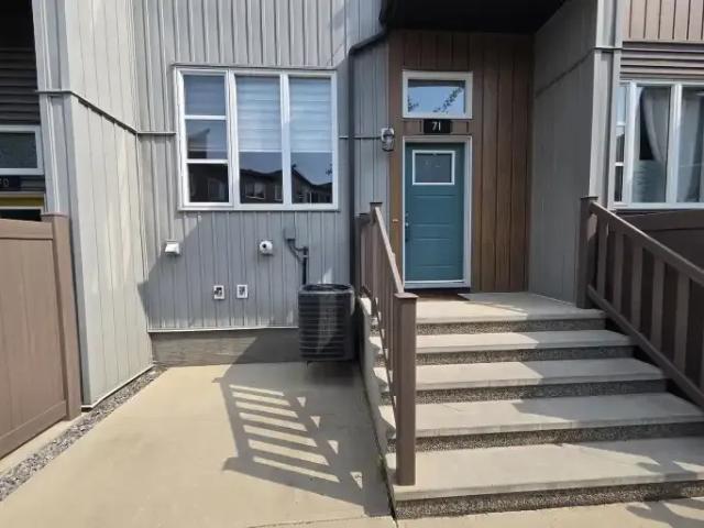 3 Bedroom Townhouse Edmonton AB 105235031