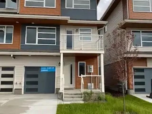 3 Bedroom Townhouse Edmonton AB 105394267