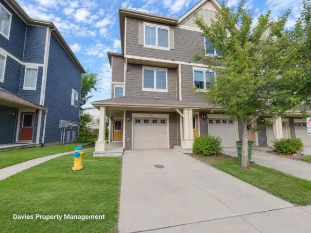 3 Bedroom Townhouse Edmonton AB 105410869