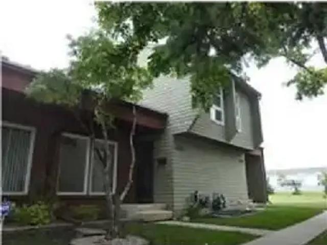 3 Bedroom Townhouse Edmonton AB 105435104