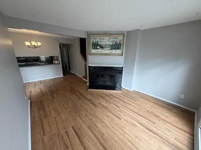 3 Bedroom Townhouse Edmonton AB 105543359