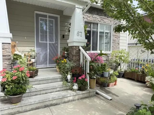 3 Bedroom Townhouse Edmonton AB 105543416