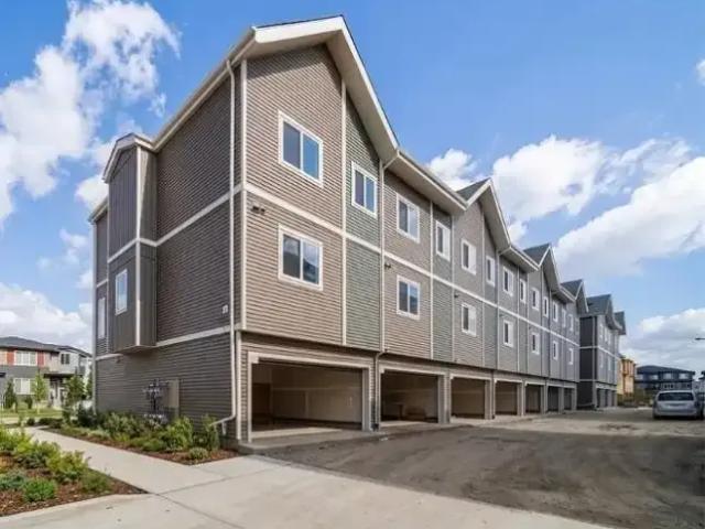3 Bedroom Townhouse Edmonton AB 105554492