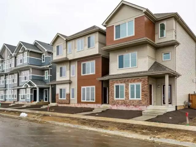 3 Bedroom Townhouse Edmonton AB 105580658