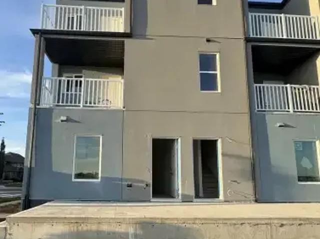 3 Bedroom Townhouse Edmonton AB 105581187