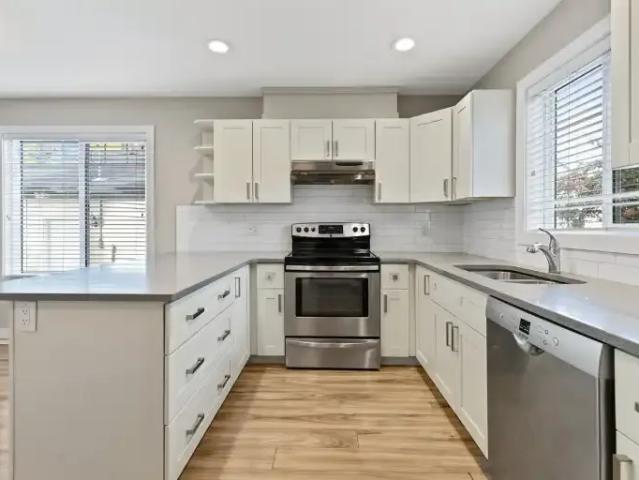 3 Bedroom Townhouse Edmonton AB 105643271