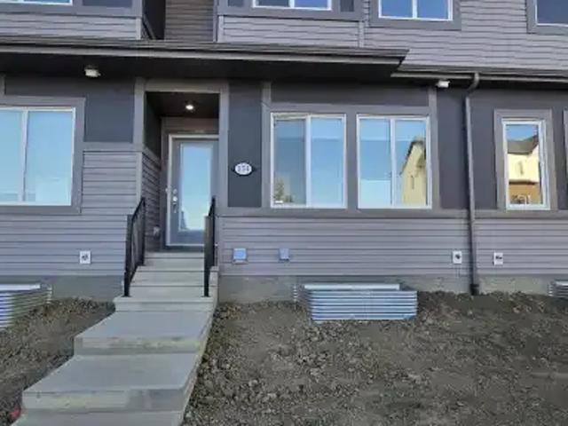 3 Bedroom Townhouse Edmonton AB 105643220