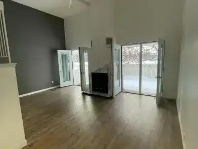 3 Bedroom Townhouse Edmonton AB 105602127