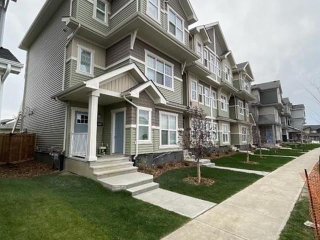 3 Bedroom Townhouse Edmonton AB 105623145