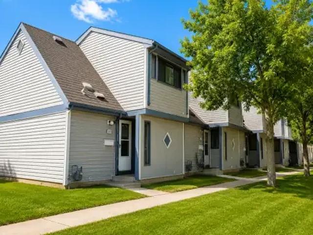 3 Bedroom Townhouse Edmonton AB 105781893