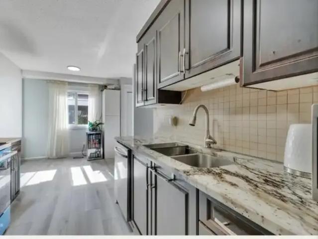 3 Bedroom Townhouse Edmonton AB 105782244