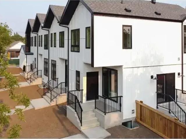 3 Bedroom Townhouse Edmonton AB 105737883