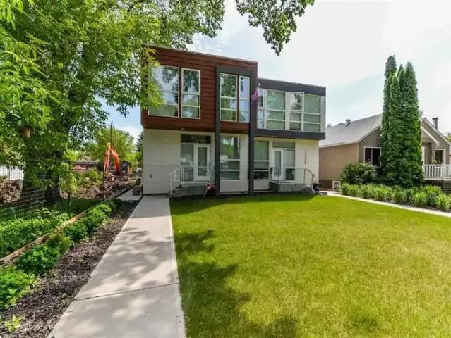 3 Bedroom Townhouse Edmonton AB 105877192